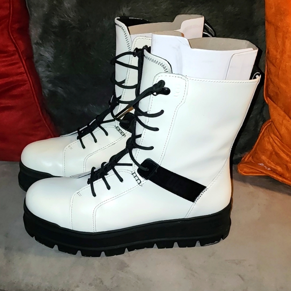 Ugg Sheena boot, sz 11, white